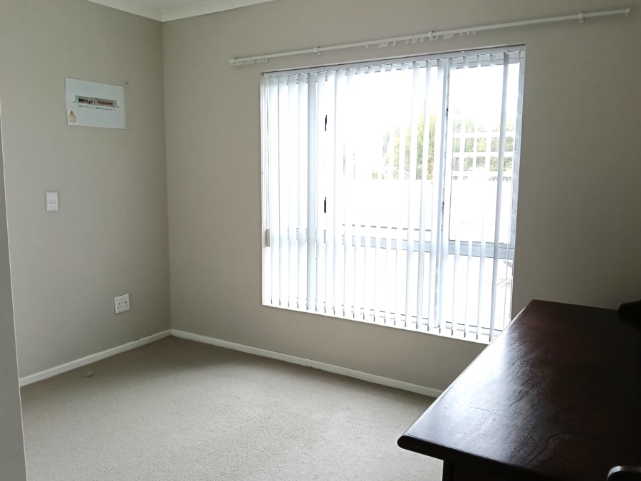 To Let 3 Bedroom Property for Rent in Sandbaai Western Cape